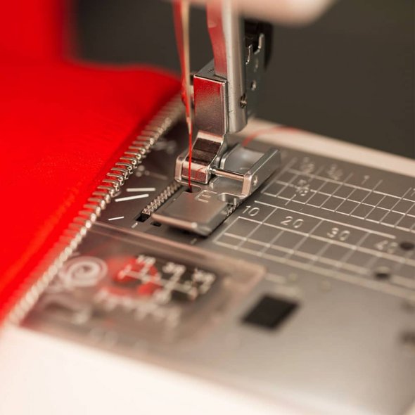 Elna eXperience 570a Computer Nähmaschine