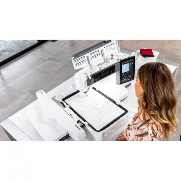 Janome Continental M17 Große Näh- und Stickmaschine mit Stickmodul