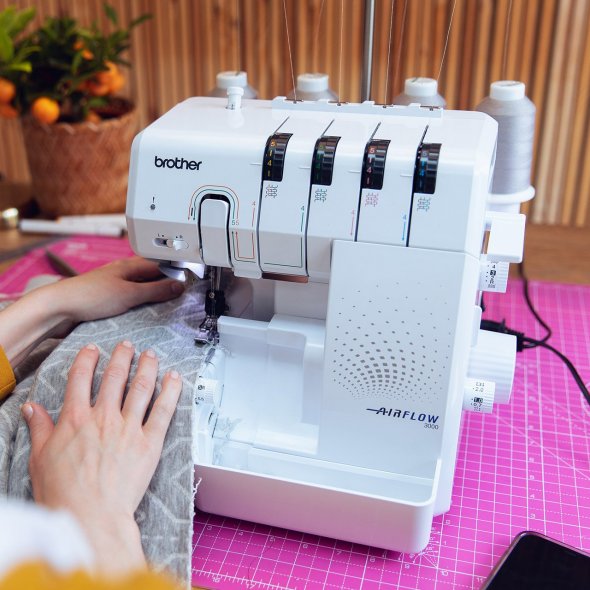 Brother AIRFLOW 3000 - 4 Faden Overlock mit Lufteinfädelung