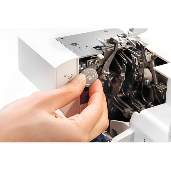 Pfaff® Admire™ Air 6000 Coverlock mit Lufteinfädelung