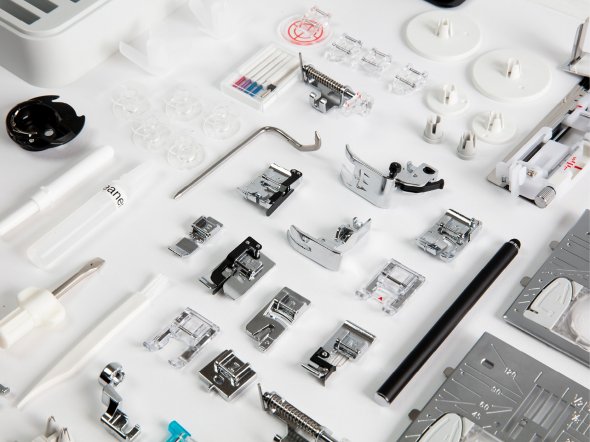 JANOME Continental M17 Große Näh- und Stickmaschine mit Stickmodul