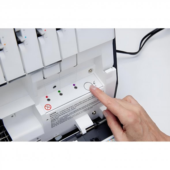 Pfaff® Admire™ Air 6000 Coverlock mit Lufteinfädelung